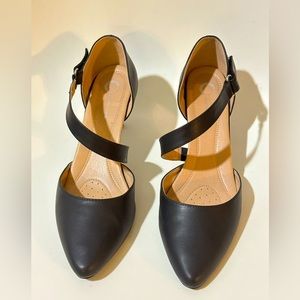Try Comfort Foam shoes |  black leather | Color- Black | Size- 12 Gently used.